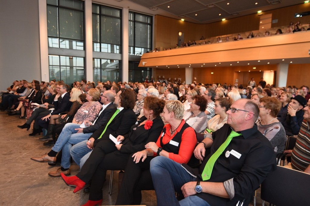 Voller Saal – kein Platz mehr frei… der eine da rechts vorn gehört dem Fotograf ?