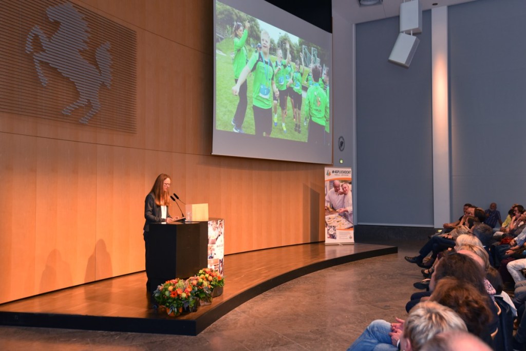 Maren Krebs stellt 46PLUS vor – auf der Leinweind Sportlerinnen und Sportler von 46PLUS und dem SV S