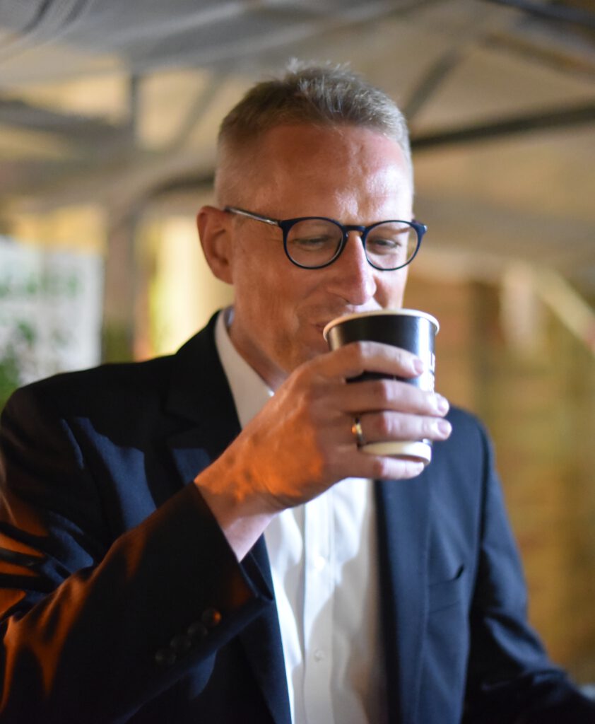 Erster Bürgermeister Johannes Berner teste den 46PLUS Espressomobil Cappucino